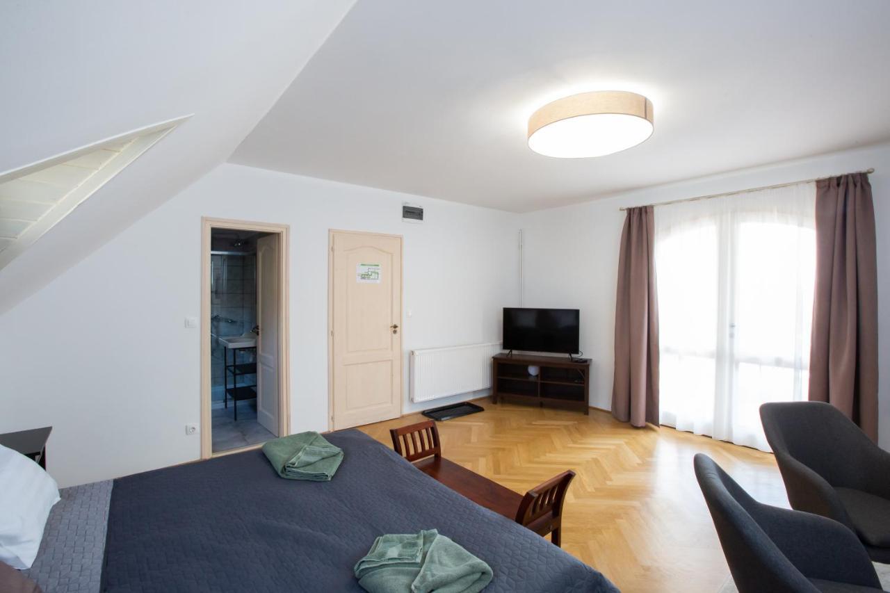 Apartament Deres Apartmanhaz